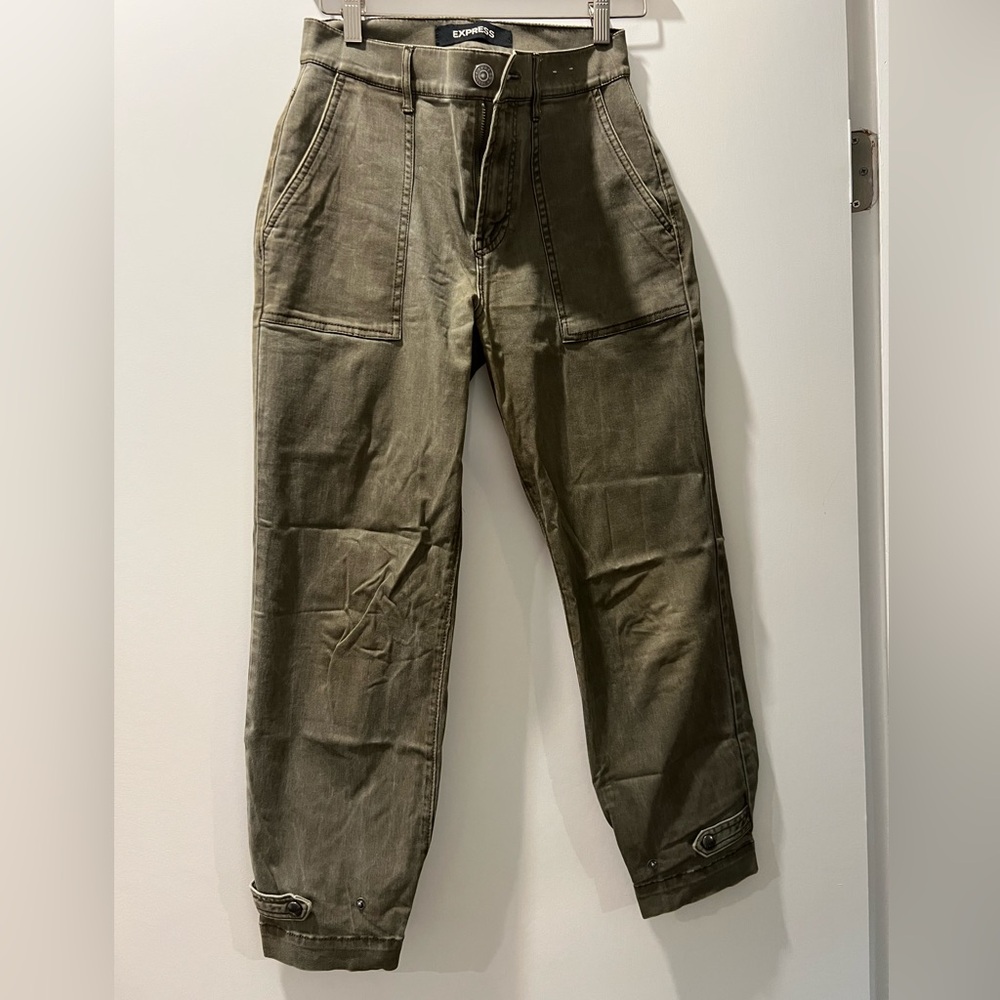 Women’s Express Olive Cargo Pants